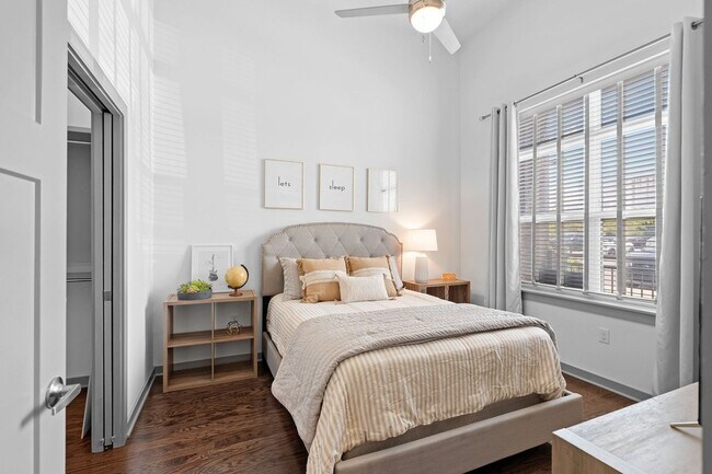 Building Photo - 1638 54th Ave N