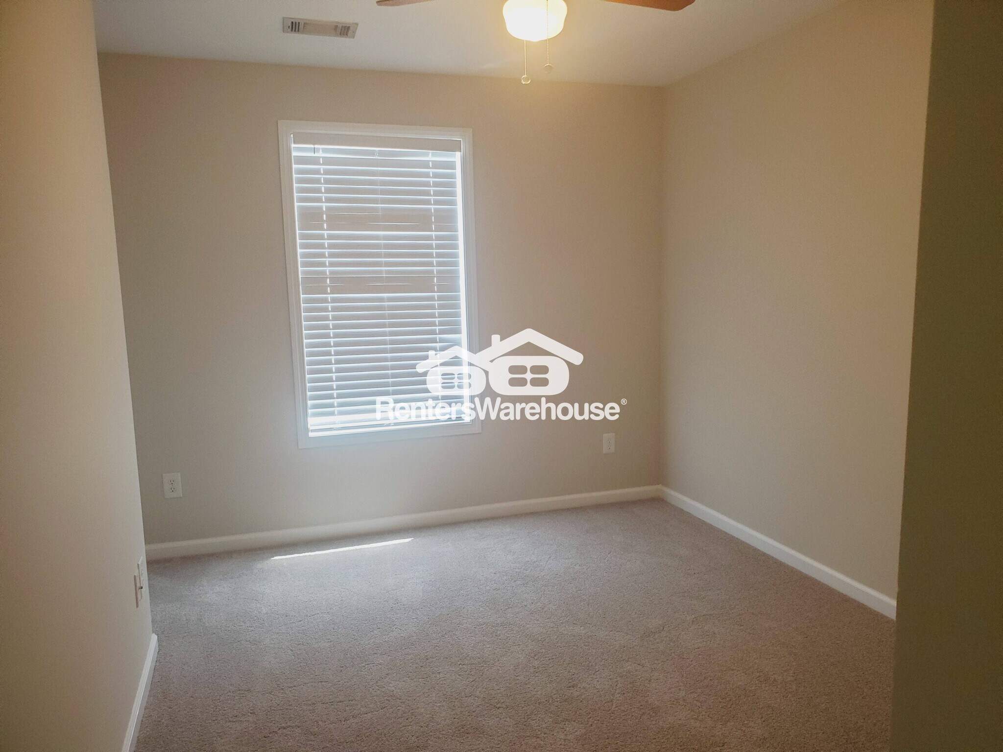 Building Photo - 2089 Lakeshore Overlook Dr