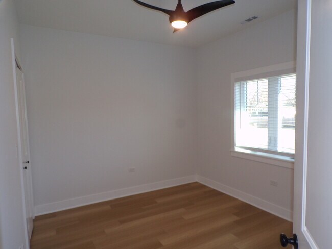 Building Photo - 33476 N Evergreen Dr