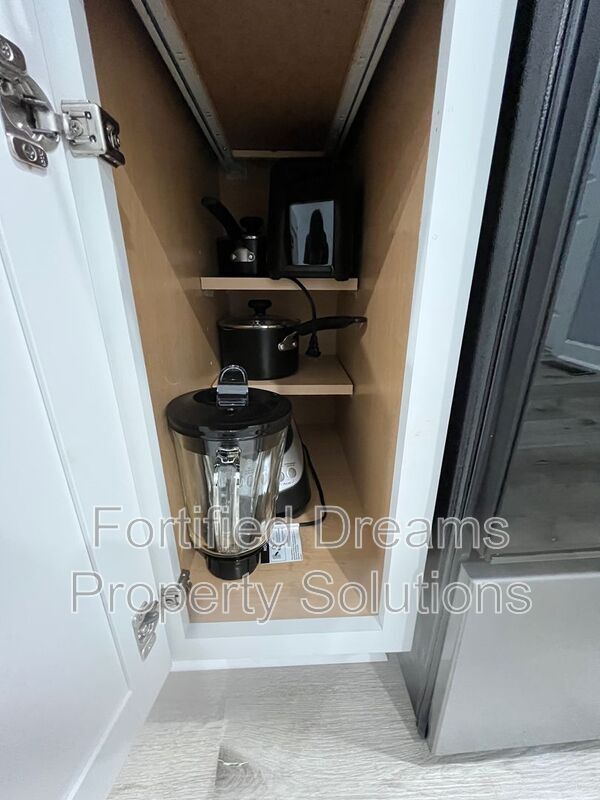 Building Photo - 551 Ridgeway Cir