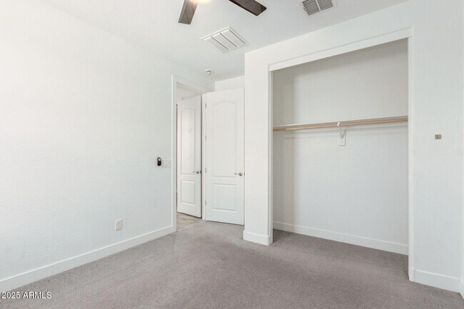 Building Photo - 19012 W Mescal St