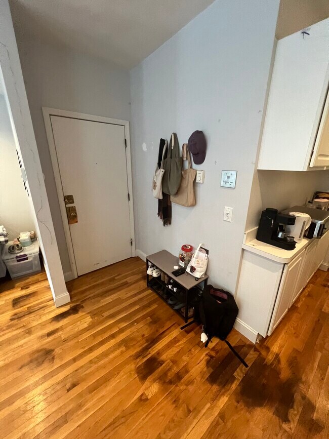 Building Photo - 57 Westland Ave