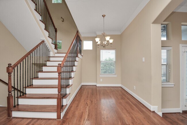 Building Photo - 1137 W 24th St