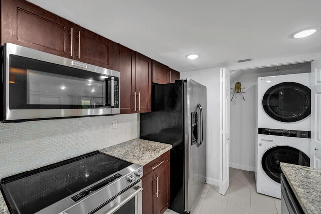 Building Photo - 4550 SW 68th Ct