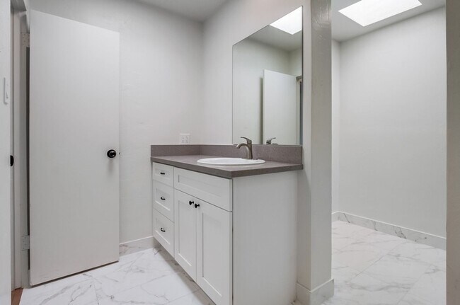 Building Photo - Charming & Upgraded San Marcos Home with P...