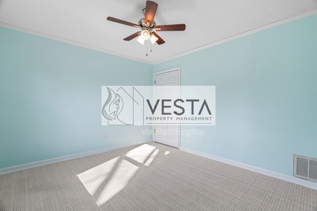 Building Photo - 35 E Silverleaf Dr