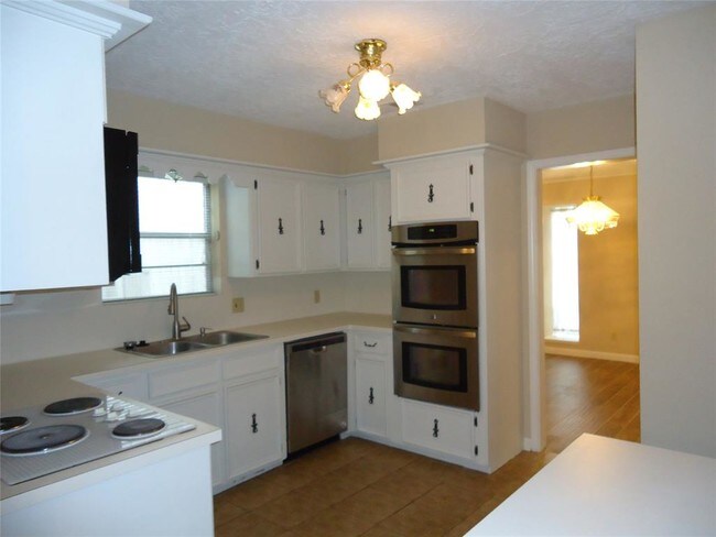 Building Photo - 10519 Brentway Dr