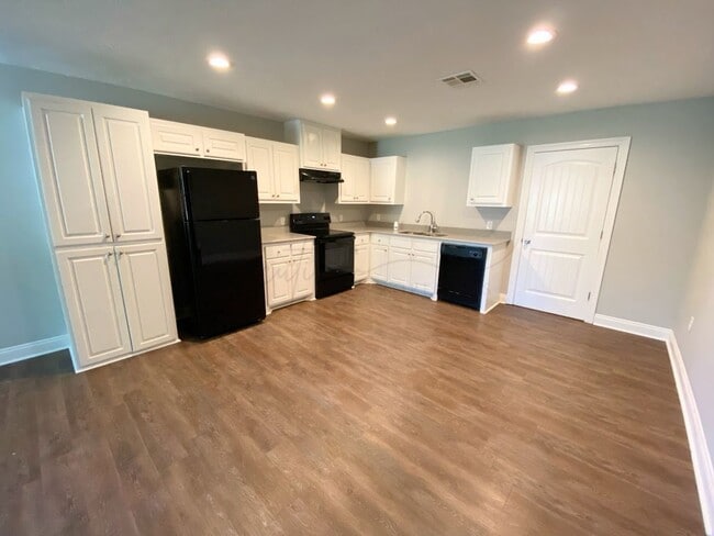 Building Photo - 191 Gilmore Rd