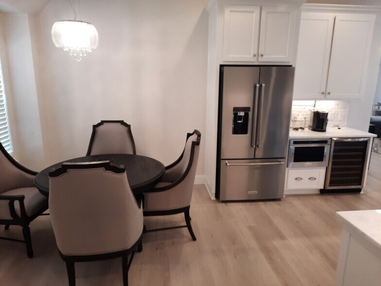 Building Photo - 1735 Woodridge Dr