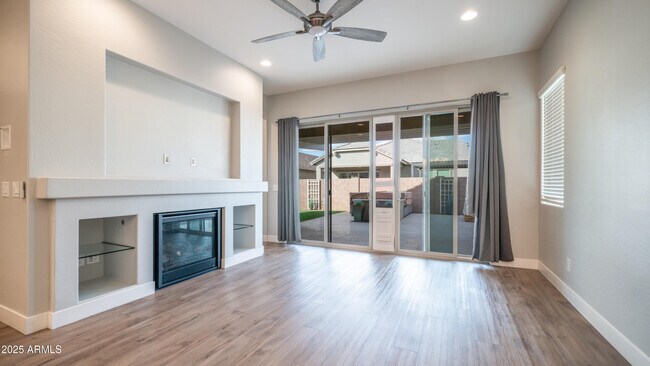 Building Photo - 23080 E Carriage Wy