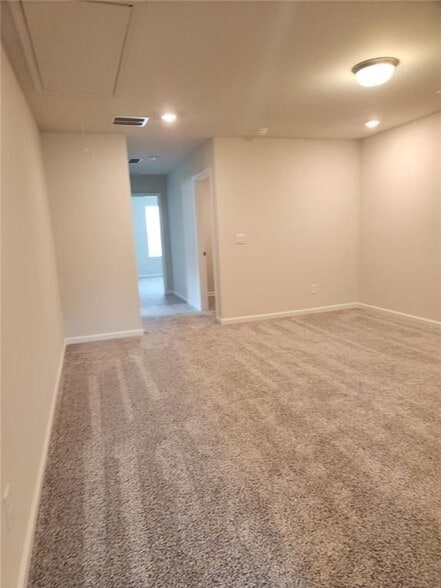 Building Photo - 1050 Sunny Lk Dr