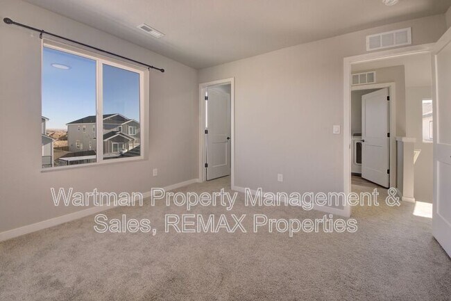 Building Photo - 462 Blanket Flower St