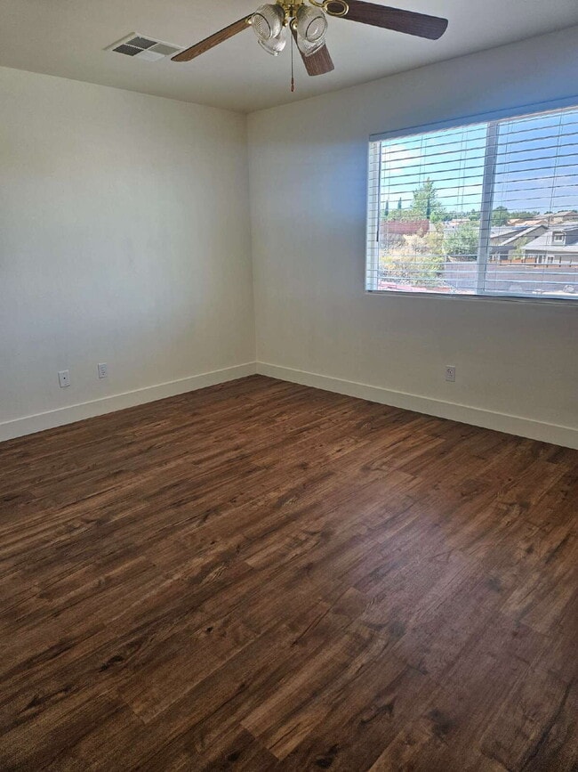 Building Photo - Charming Townhome in La Verkin