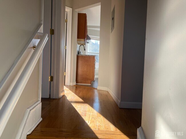 Building Photo - 104 W High St