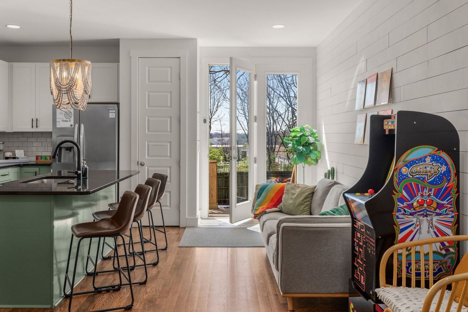 Building Photo - 559 Veritas St