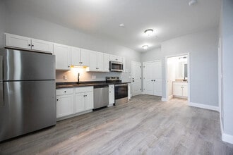 Building Photo - 6899 Post Rd