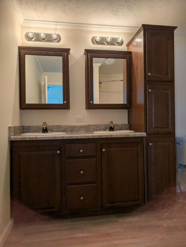 Building Photo - 52553 Elmcrest Ct