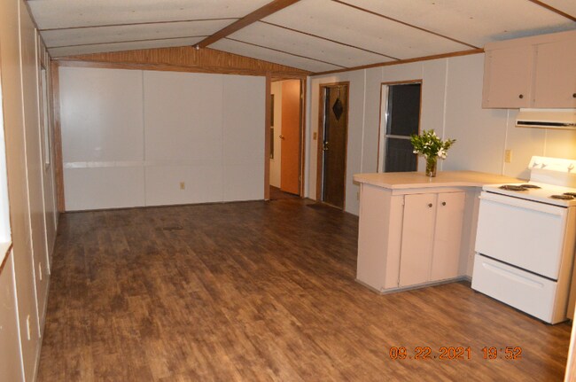 Building Photo - 1 Fews Chapel Rd