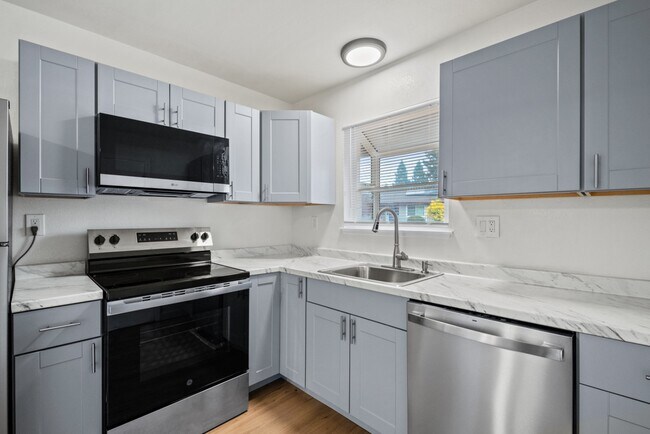 Building Photo - 441-443 Pheasant Ln