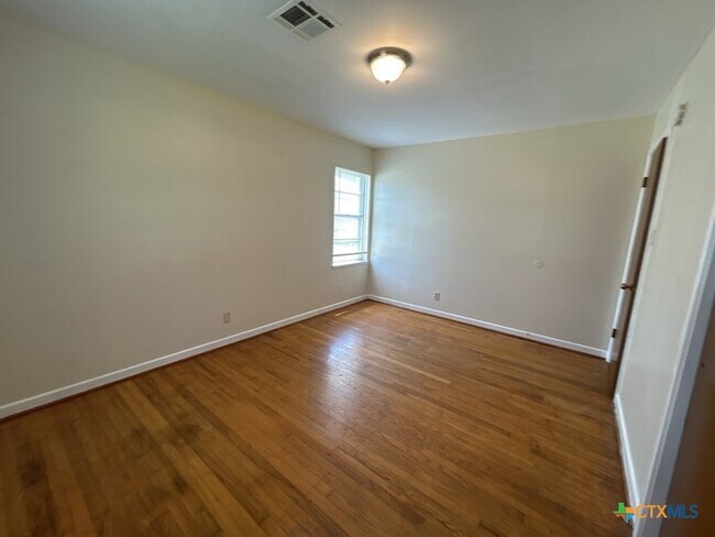 Building Photo - 310 Prather Dr