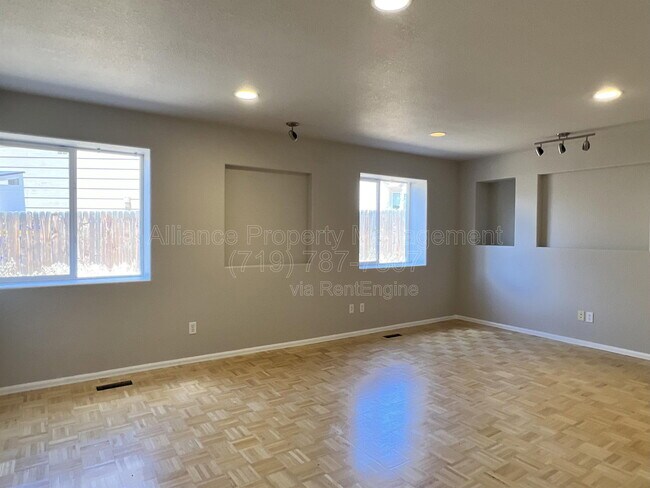Building Photo - 5671 Vermillion Bluffs Dr