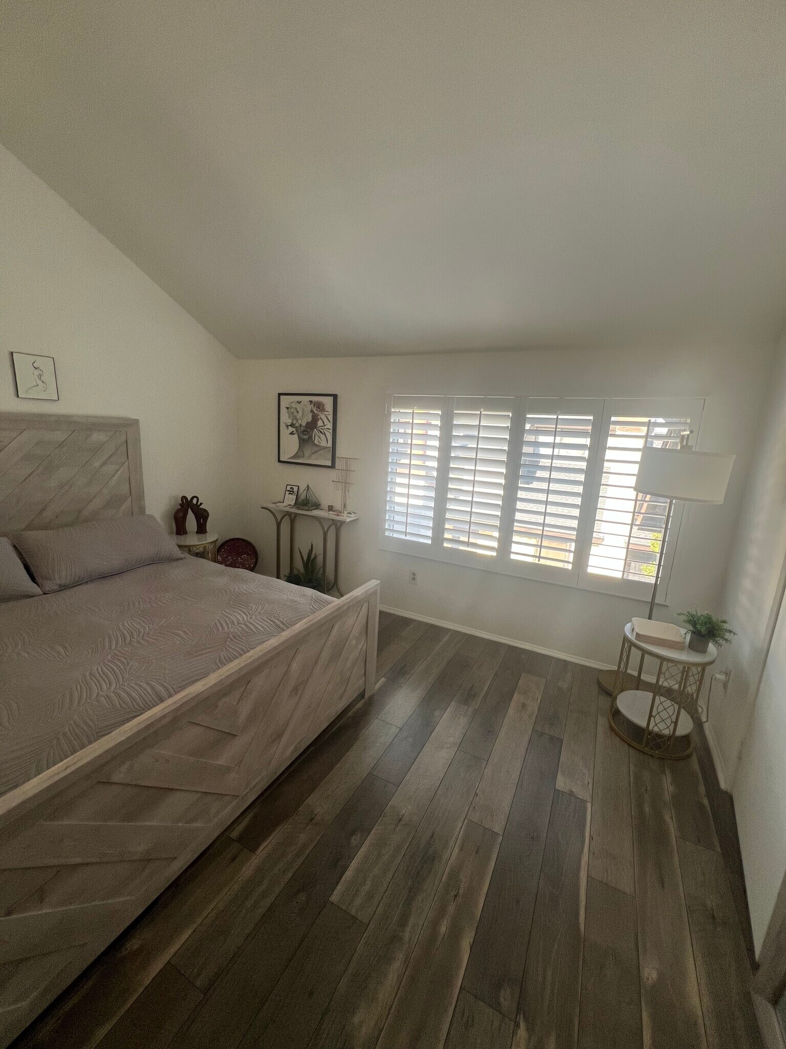 Building Photo - 9601 Sylmar Ave