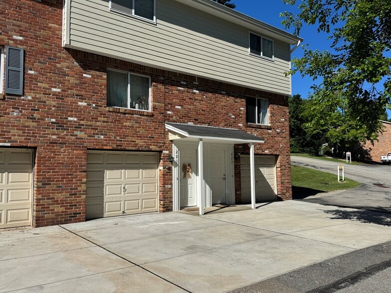 Building Photo - Walnut Ridge Townhomes