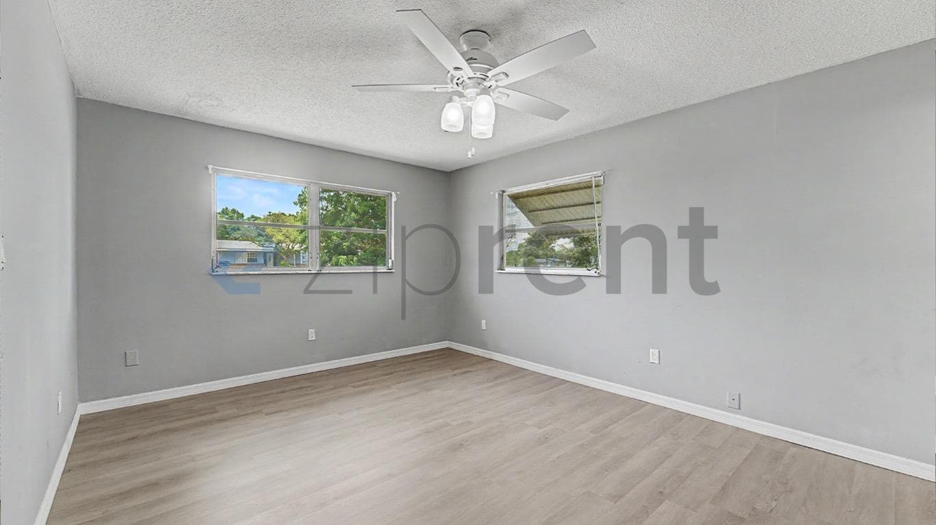 Building Photo - Unit