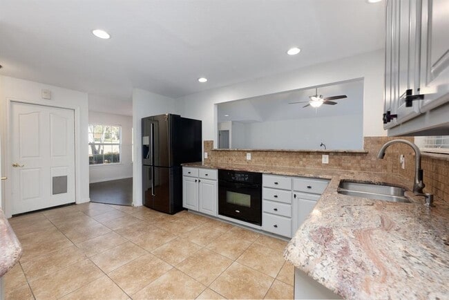 Building Photo - 810 Meadow Oaks Dr