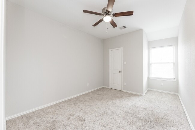 Building Photo - 18119 Tall Chestnut St