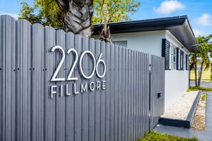 Building Photo - 2306 Fillmore St