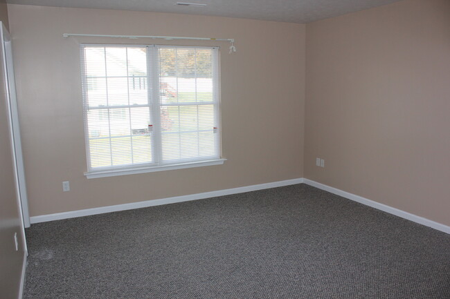 Building Photo - 3 Bedroom, 2.5 Bathroom Duplex for Rent wi...