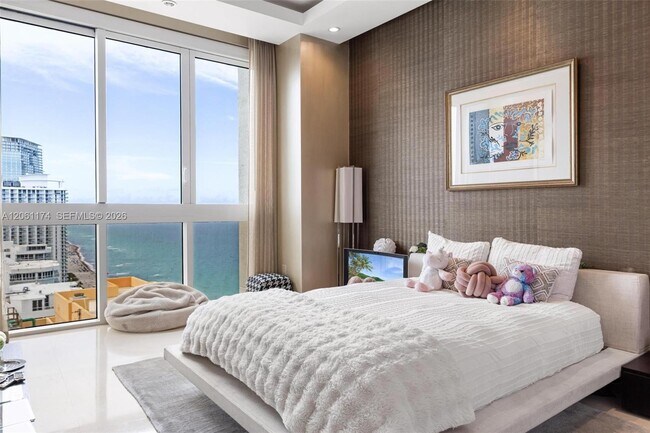 Building Photo - 16051 Collins Ave