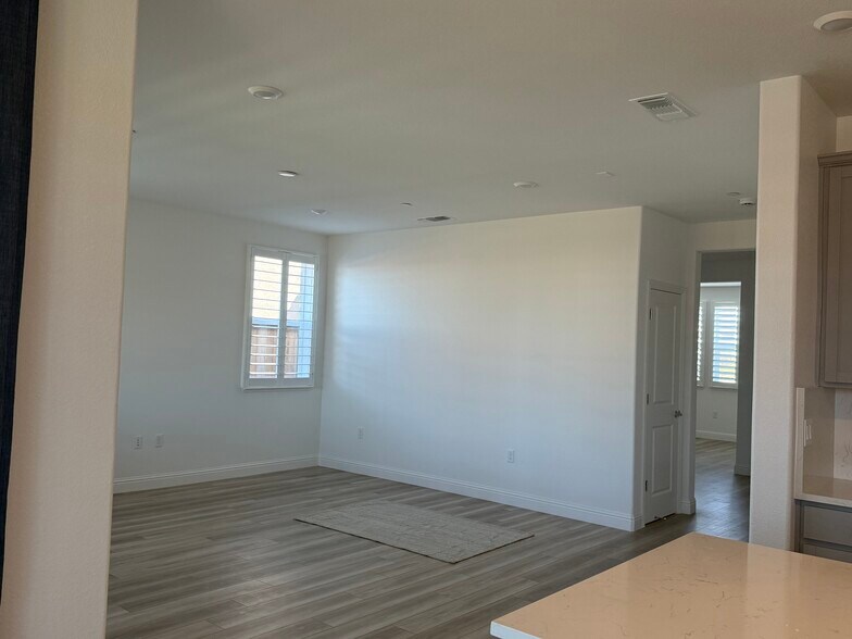 Building Photo - 3921 Mirecourt Cir