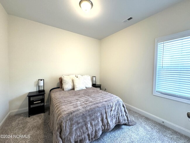 Building Photo - 148 Broadleaf Dr