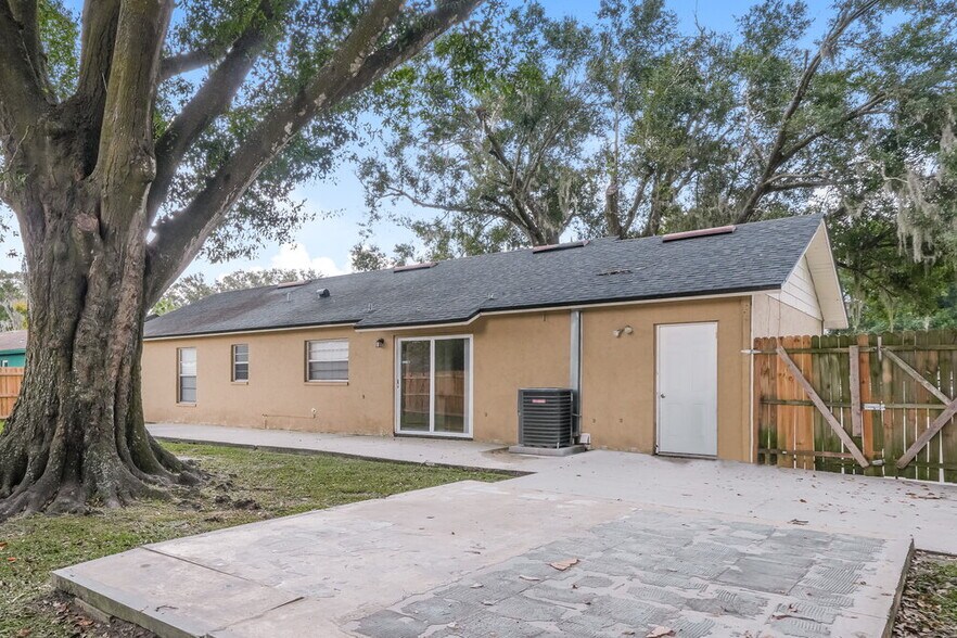 Building Photo - 634 Hemlock Ln