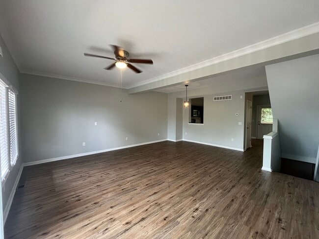 Building Photo - 3-Bedroom Townhome