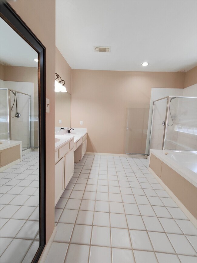 Building Photo - 5019 Greenriver Valley Dr