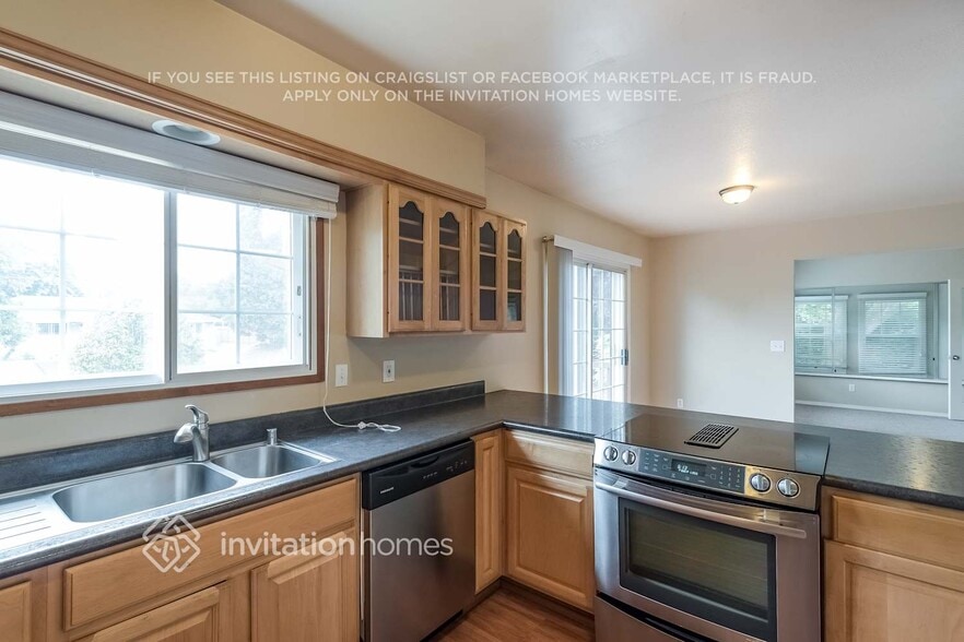 Building Photo - 19401 8th Ave S