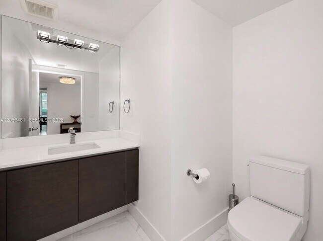Building Photo - 300 Sunny Isles Blvd