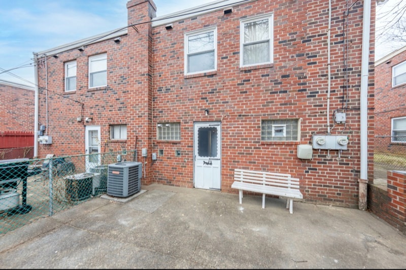 Building Photo - 1726 Borbeck Ave