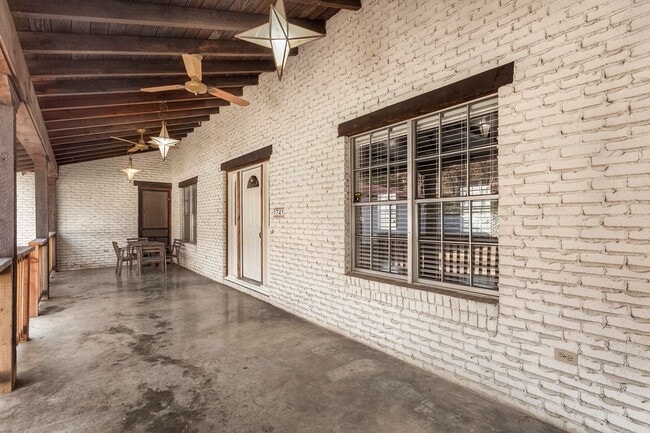 Building Photo - 1741 N Walnut Ave