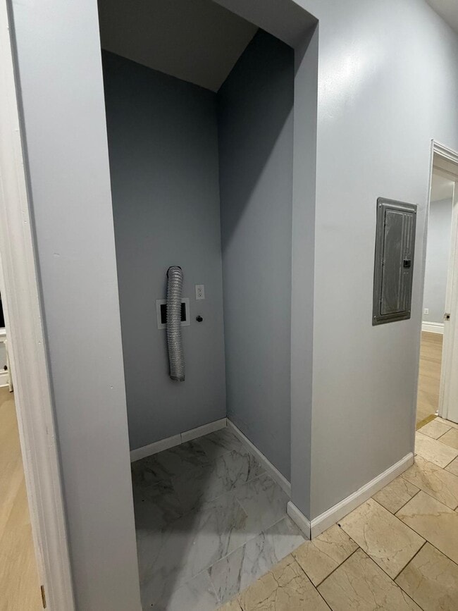 Building Photo - 154 W 33rd St