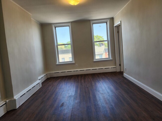 Building Photo - 6410 Myrtle Ave