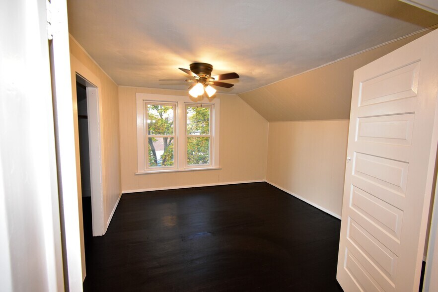 Building Photo - 1211 Summit St