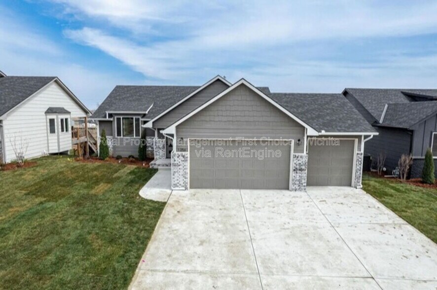 Building Photo - 1256 Main St