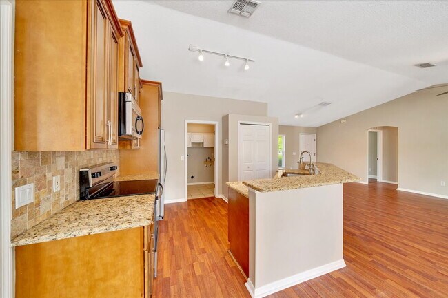 Building Photo - Spacious 3-Bed, 2-Bath Home for Rent in SW...
