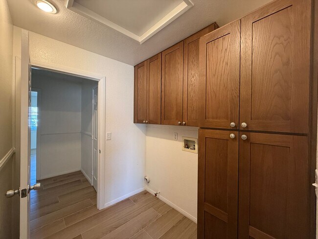 Building Photo - 6124 Malaga Ct