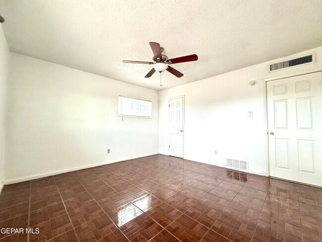 Building Photo - 209 San Saba Rd
