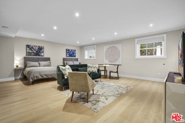 Building Photo - 23255 Mariposa De Oro St